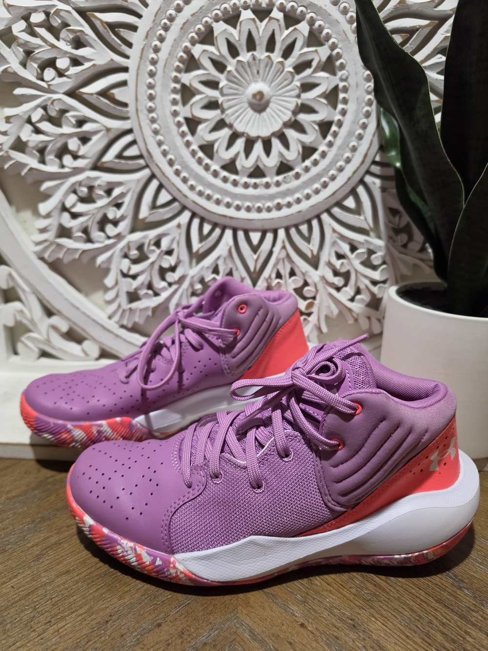 Under Armour Jet '23 Basketball Shoes Size: 7Y Purple & Coral